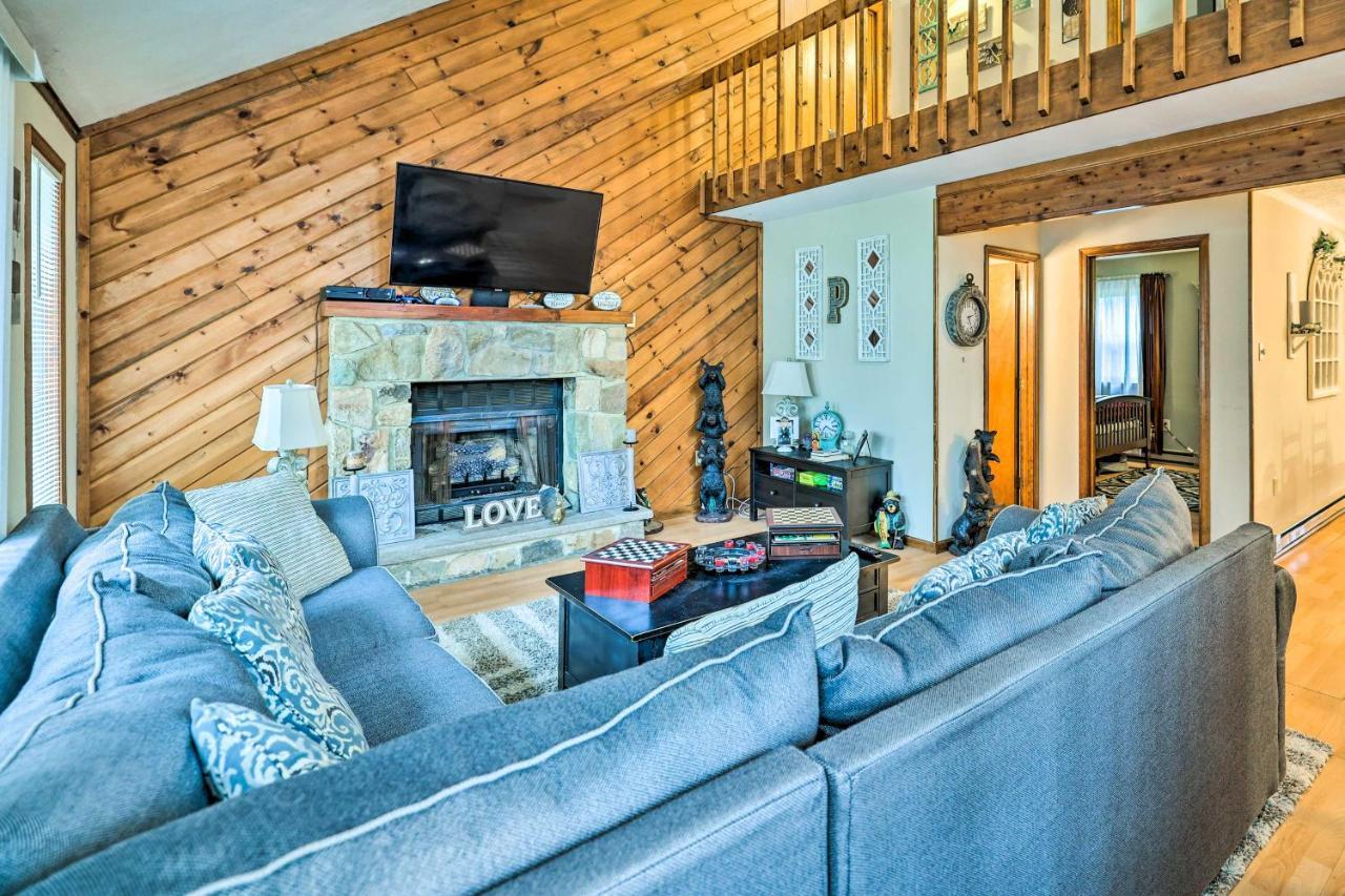 Poconos Vacation Home Walk To Locust Lake! Pocono Lake Экстерьер фото