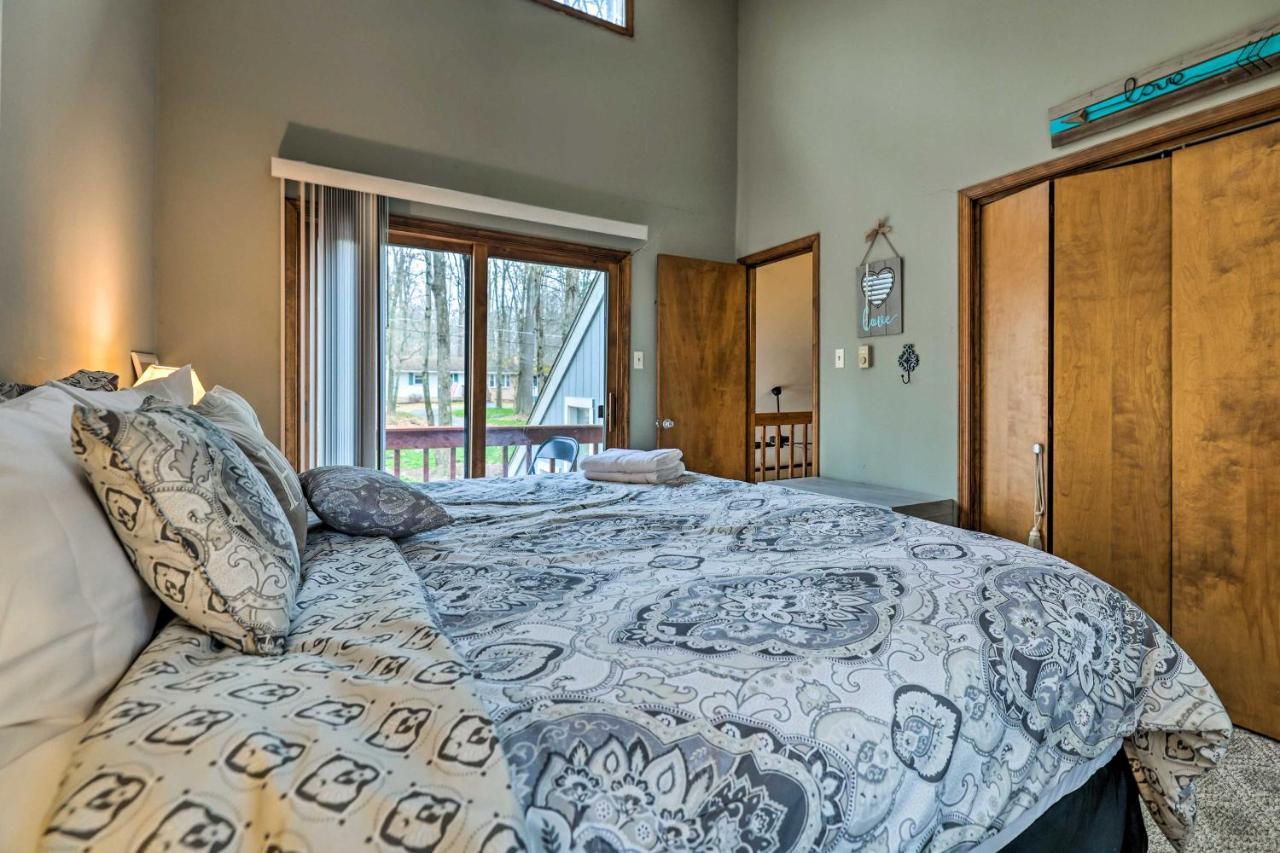 Poconos Vacation Home Walk To Locust Lake! Pocono Lake Экстерьер фото