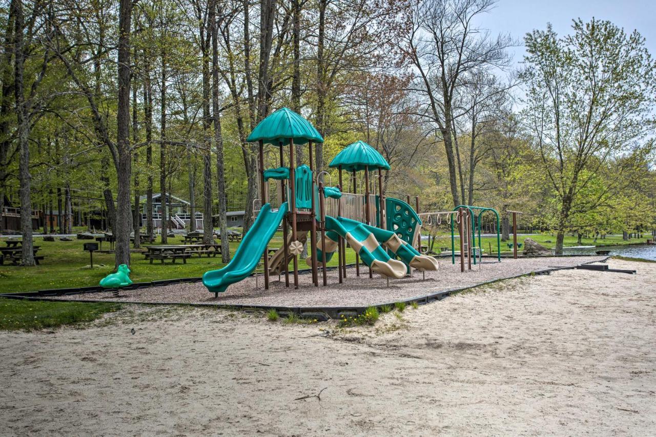 Poconos Vacation Home Walk To Locust Lake! Pocono Lake Экстерьер фото