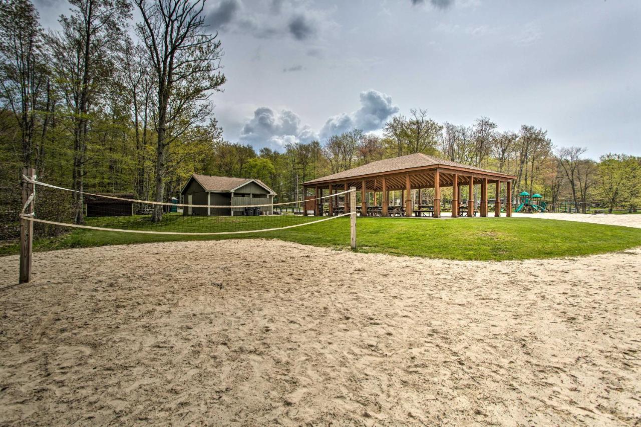 Poconos Vacation Home Walk To Locust Lake! Pocono Lake Экстерьер фото